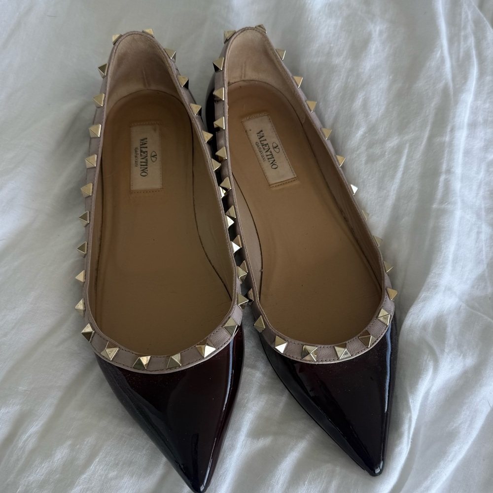Valentino Garavani Pointed Rockstud Flats in Burgundy and Nude Trim 38